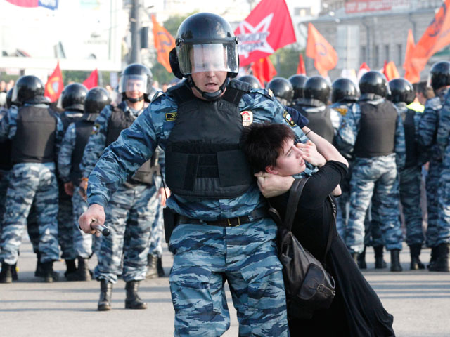 В Москве по делу о беспорядках на Болотной площади 6 мая задержана 18-летняя активистка оппозиции Александра Духанина