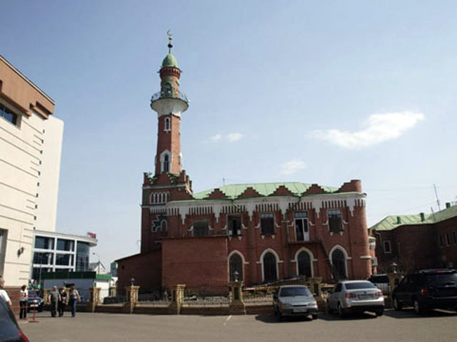 Верующие, посещающие расположенную в Казани Закабанную мечеть, не собираются спускать с рук изрезанному ножом в Москве Сергею Асланяну его провокационные высказывания в адрес пророка Мухаммеда в эфире радио "Маяк"