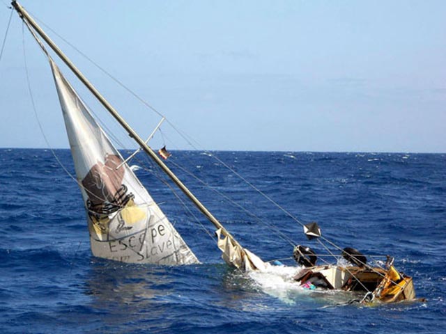У берегов острова Тенерифе, относящегося к испанским Канарам, спасен российский эмигрант-оппозиционер, после крушения своей яхты несколько дней дрейфовавший на плоту в открытом море