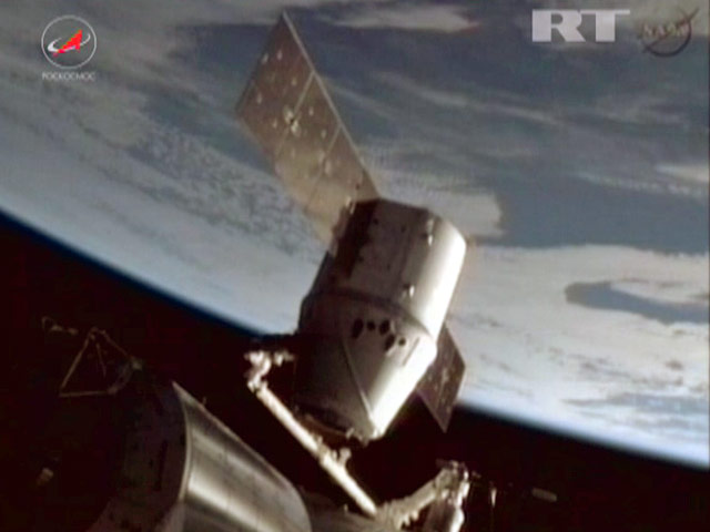 Первый в мире частный космический корабль Dragon (SpaceX-D3) взял курс на Землю
