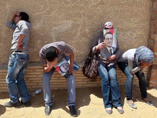 Сторонники Хосни Мубарака после объявления приговора. Каир, 2 июня 2012 года