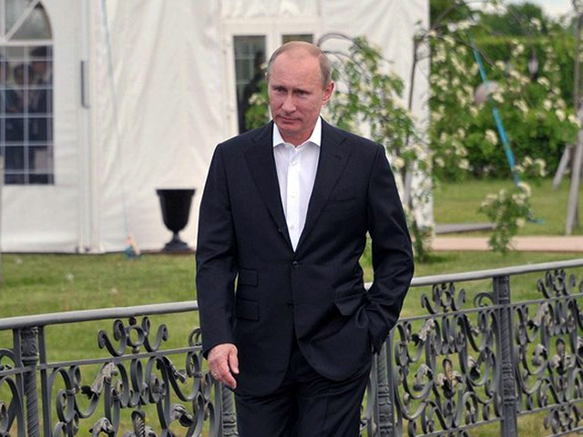 Президент России Владимир Путин прибыл в Санкт-Петербург, где в Стрельне открылся двухдневный неофициальный саммит России и Евросоюза