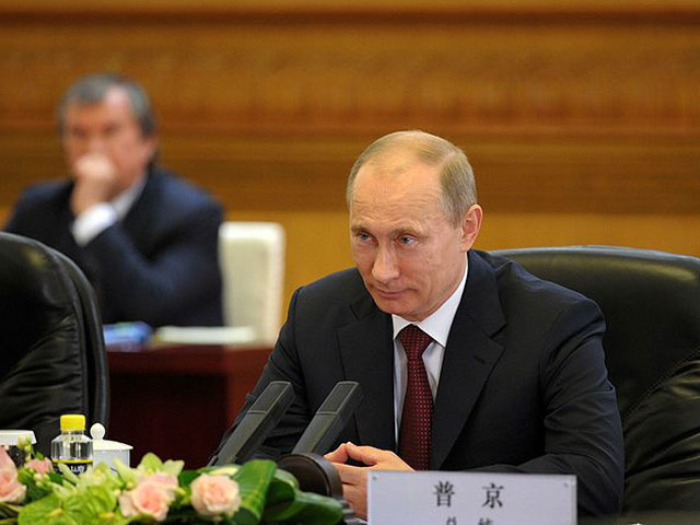 Путин в восторге от российско-китайских отношений и дает в долг Пекину