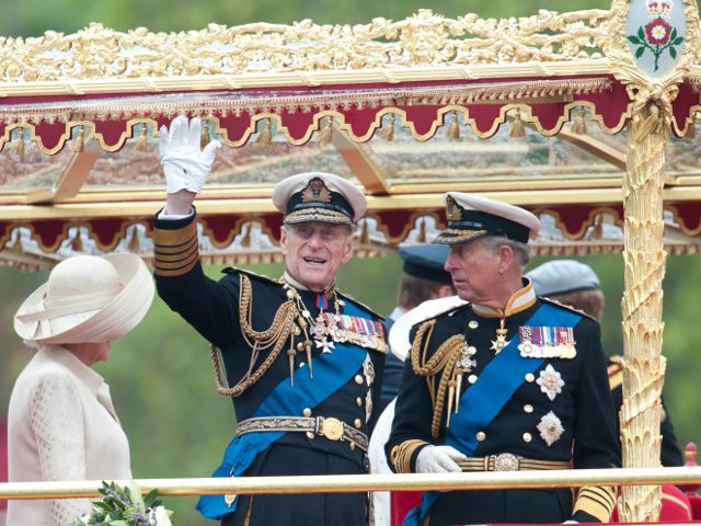 Находящийся в больнице супруг британской королевы Елизаветы II принц Филип чувствует себя лучше, заявил его младший сын принц Эдвард, который навестил отца