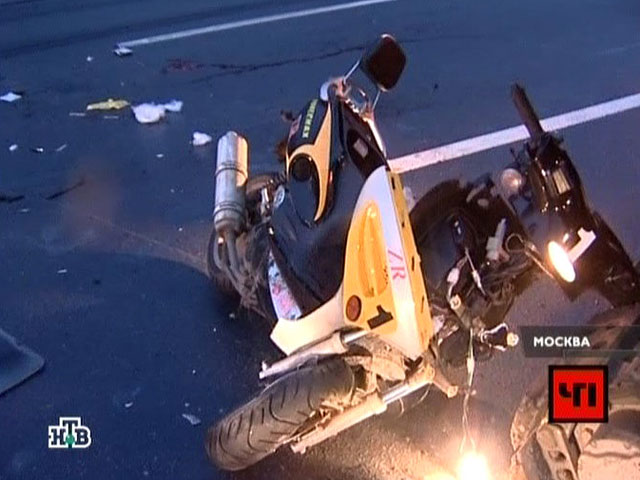 В Москве внедорожник сбил двух подростков, ехавших на скутере