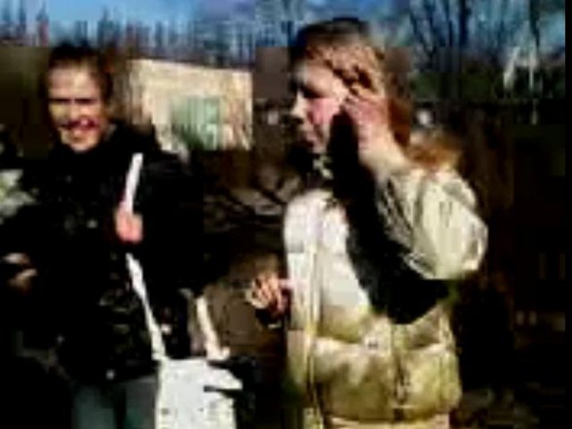 Видеоролик, на котором видно, как группа девочек-подростков в Приморье издевается над ровесницей, появился на видеохостинге YouTube