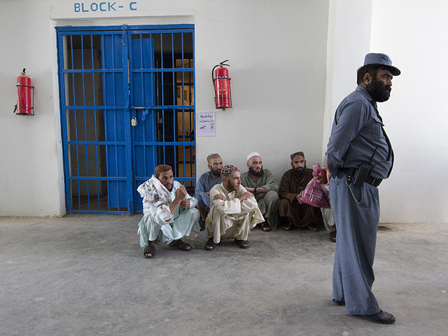 Из центральной тюрьмы афганской северной провинции Сарипуль совершила побег большая группа заключенных - 38 человек, среди которых террористы и убийцы