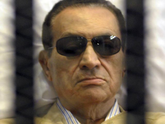 Бывший президент Египта Хосни Мубарак, отбывающий пожизненный срок в одной из тюрем под Каиром, завещал похоронить себя рядом с внуком