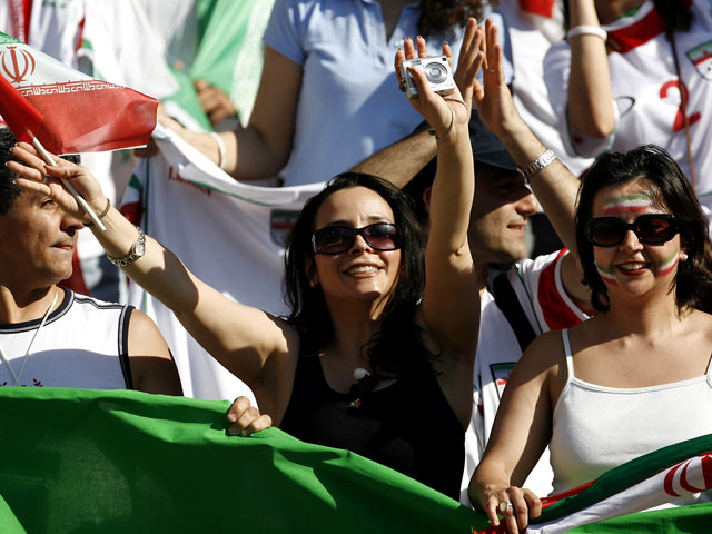 Правительство Ирана запретило женщинам смотреть футбол в компании мужчин