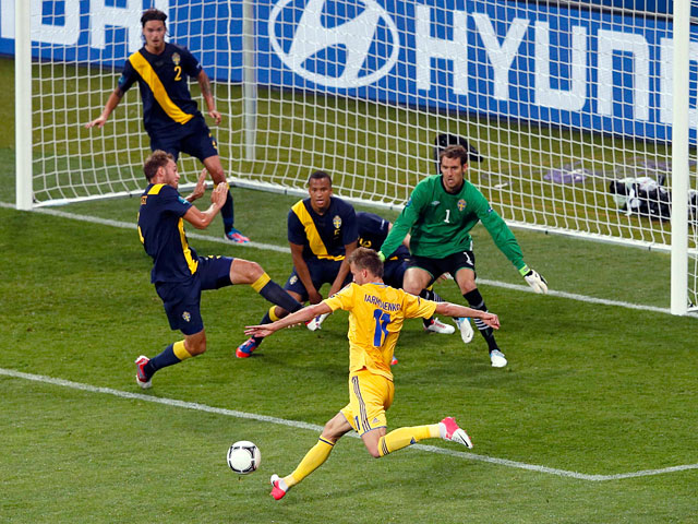 В матче последнего тура группового этапа чемпионата Европы по футболу 2012 хозяева турнира украинцы в Киеве встречаются с командой Швеции