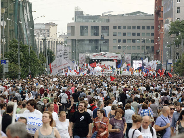 Евросоюз "серьезно обеспокоен масштабами оппозиционных протестов в России"
