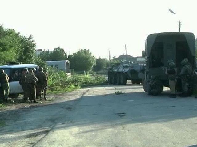 В селе Первомайском Малокарачаевского района Карачаево-Черкесии проводится контртеррористическая операция