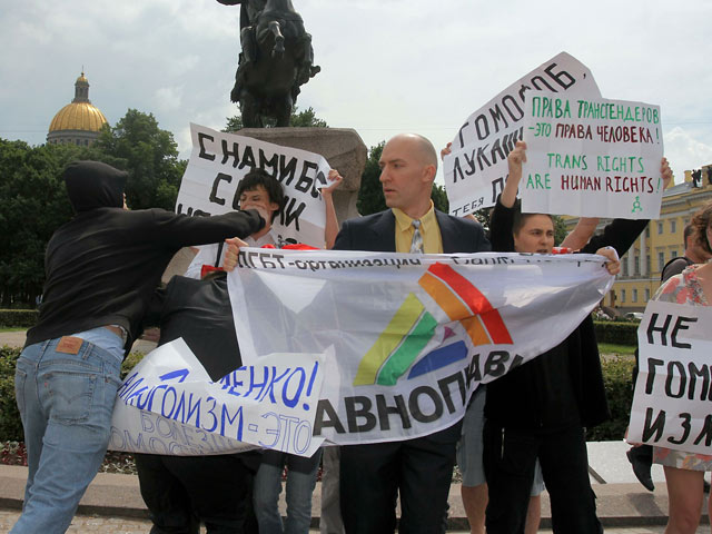 Нападение на гей-активистов в Санкт-Петербурге, 25 июня 2011 года