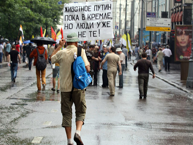 Оппозиция решила взять паузу, и, вероятно, не будет проводить до осени массовых акций в Москве, сообщил активист движения "Солидарность" Сергей Давидис