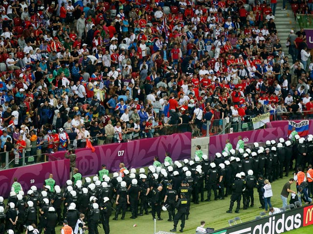 УЕФА накануне выступил с заявлением по инцидентам в Варшаве и позднее известил об открытии второго дисциплинарного дела в отношении РФС в связи с непристойным поведением болельщиков на матче против Польши в Варшаве 12 июня