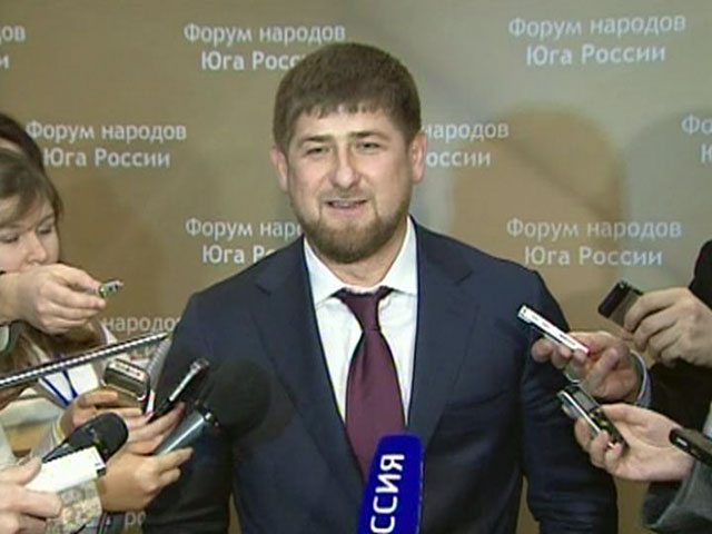 Глава Чеченской республика Рамзан Кадыров заявил, что находящийся в Лондоне бывший полевой командир, один из лидеров чеченских сепаратистов, премьер так называемой Ичкерии Ахмед Закаев просил помочь ему вернуться в Россию