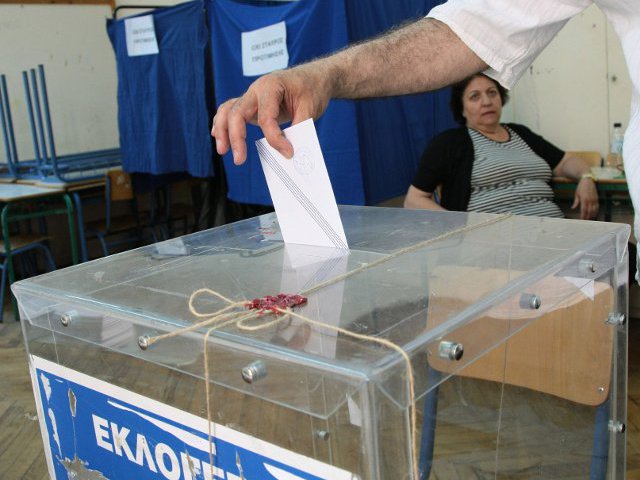 На досрочных парламентских выборах в Греции побеждают правоцентристы. Об этом свидетельствуют предварительные данные Министерства внутренних дел, в которое поступает информация из всех избирательных комиссий