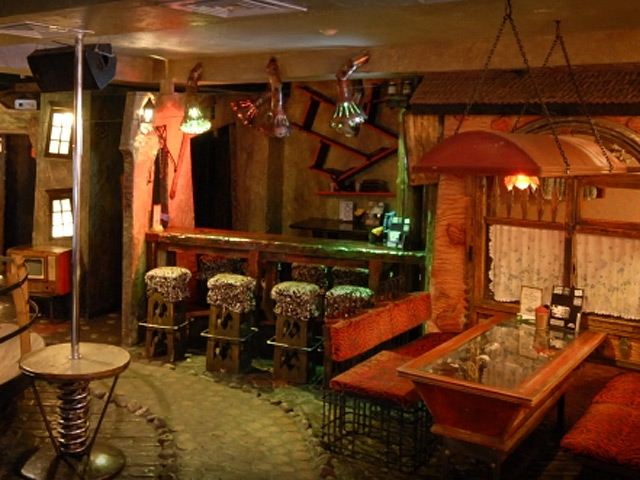 В Мурманске конфликт посетителей с охраной в ночном клубе "Пурга", расположенном в Первомайском районе города, закончился стрельбой