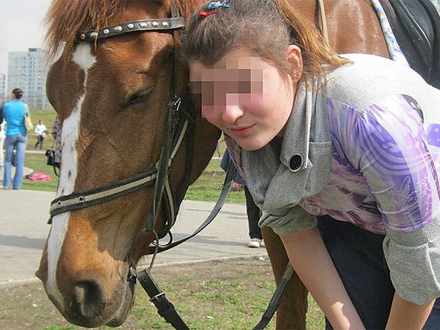 Московская школьница пострадала от удара током, когда проезжала на лошади мимо мачты городского освещения на юго-востоке столицы