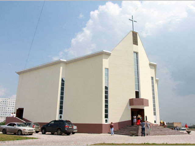 Церковь для прихода Святого Семейства в Красноярке строили 8 лет. Это первый католический храм, построенный в крае за последние сто лет