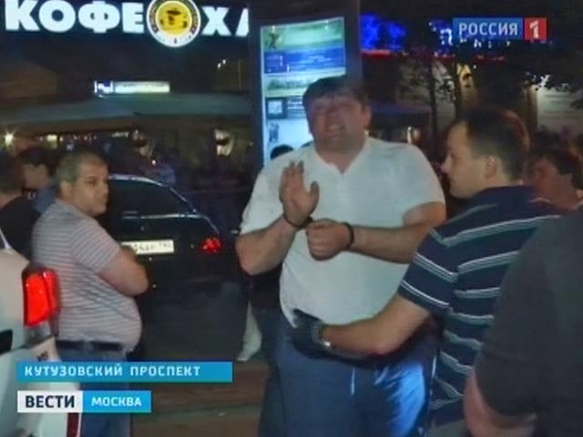 СМИ публикуют подробности резонансного задержания на Кутузовском проспекте чеченского криминального авторитета Адама Тарамова по кличке Плохиш и его спутников