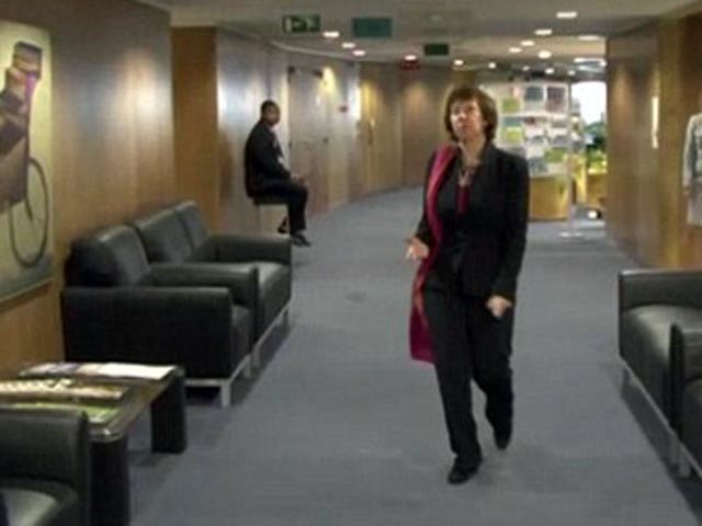 Верховный представитель Европейского Союза по иностранным делам и политике безопасности баронесса Кэтрин Эштон перед встречей с главой Сербии неожиданно вспомнила, что не знает, как он выглядит
