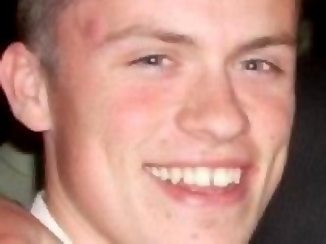 Официальные лица Польши заявили, что при погибшем имелись документы на имя 21-летнего Джеймса Нолана, уроженца графства Уиклоу на востоке Ирландии. Иностранец пропал без вести в минувшее воскресенье в Быдгоще, после чего полиция начала поиски
