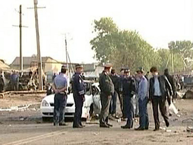 Четверо сотрудников полиции, командированные из Тамбовской области, пострадали в Дагестане в результате взрыва, а затем обстрела бронированного грузовика "Урал"