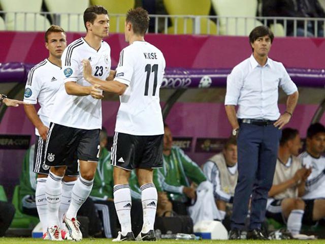 Марио Гомес считает, что "горький" опыт сборной России помог Германии победить Грецию 