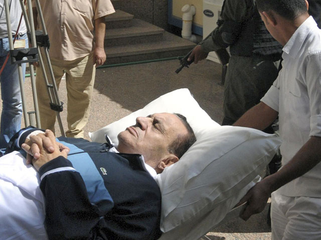Здоровье госпитализированного из тюрьмы в военный госпиталь экс-президента Египта Хосни Мубарака вновь ухудшилось