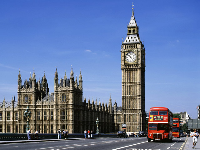 Известнейшую в мире достопримечательность в центре Лондона - часовую башню Биг-Бен - официально переименуют в башню Елизаветы - в честь 60-летнего юбилея царствования королевы Елизаветы II