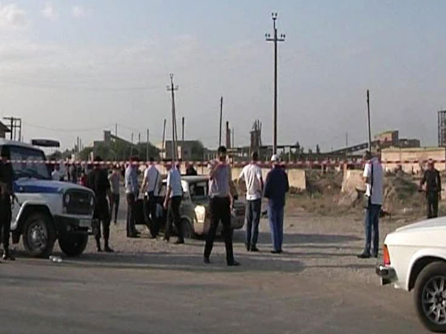 В Табасаранском районе Дагестана в результате обстрела неизвестными погиб сотрудник полиции, а также ранен глава населенного пункта Гурик