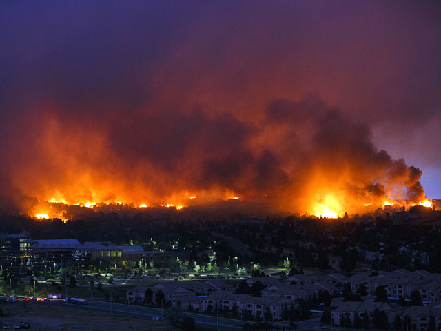Сильнейшие лесные пожары продолжают бушевать в западной части США
