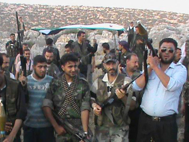 Члены Армии освобождения Сирии в Джизр Аль-Шукур, 18 июня 2012 года