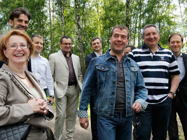 Медведев собрал правительство на тимбилдинг. Но пришли не все