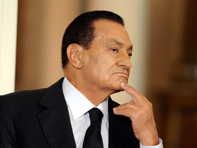 Несмотря на рекомендации лечащих врачей, экс-президент Египта Хосни Мубарак посмотрел телевизионную трансляцию инаугурации своего преемника на посту главы государства - исламиста Мухаммеда Мурси