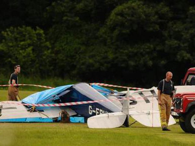Воскресное авиашоу в британском графстве Бедфордшир закончилось трагедией: потерпел крушение самолет, который был выпущен в начале прошлого века, пилот погиб