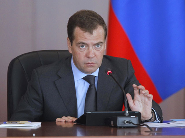 Медведев предложил отменить пошлины на самолеты ближней авиации