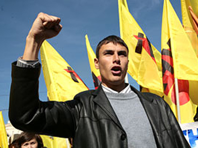 Шаргунов в последнее время был замечен на протестных акциях в Москве, последовательно защищал гонимых властью "лимоновцев" в своем блоге