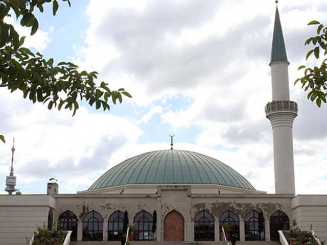 Австрия отмечает 100-летие закона, признающего ислам. На фото - мечеть исламского центра в Вене