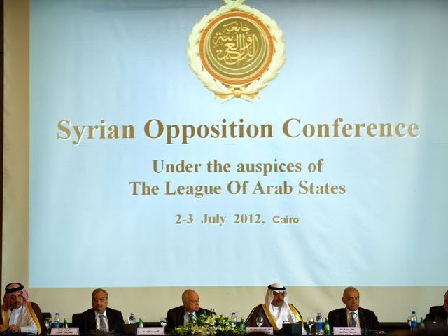 Разногласия между сирийскими оппозиционерами, собравшимися в египетской столице на объединительную конференцию, привели в ее заключительный день к драке