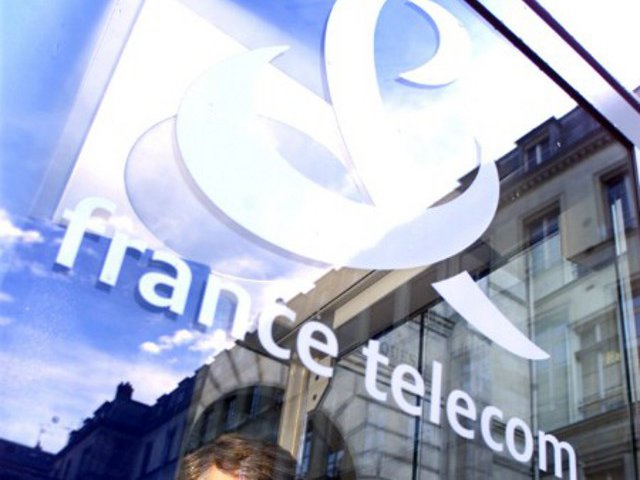 Судебный следователь Паскаль Ганн решил предъявить обвинение в психологическом давлении на сотрудников бывшему гендиректору французской телекоммуникационной компании France Telecom Дидье Ломбару