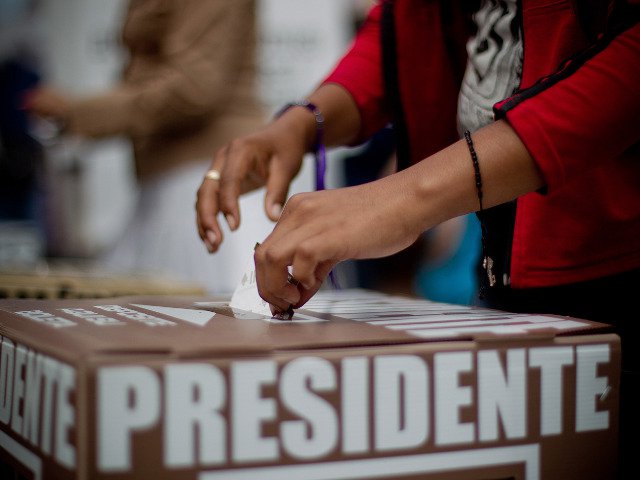 Избирательные комиссии в Мексике согласились на пересчет более половины бюллетеней с голосами за кандидатов в президенты, поддержав таким образом требование кандидата от Революционно-демократической партии Мануэля Лопеса Обрадора, занявшего второе место
