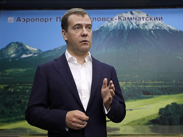 Российский премьер Дмитрий Медведев заявил, что ему безразлична реакция Японии на посещением им Южных Курил, "настолько безразлична, что даже не хочется тратить время на ответ на этот вопрос"