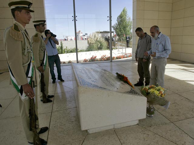 Власти Палестинской автономии опровергли информацию о якобы отданном распоряжении провести эксгумацию останков Ясира Арафата