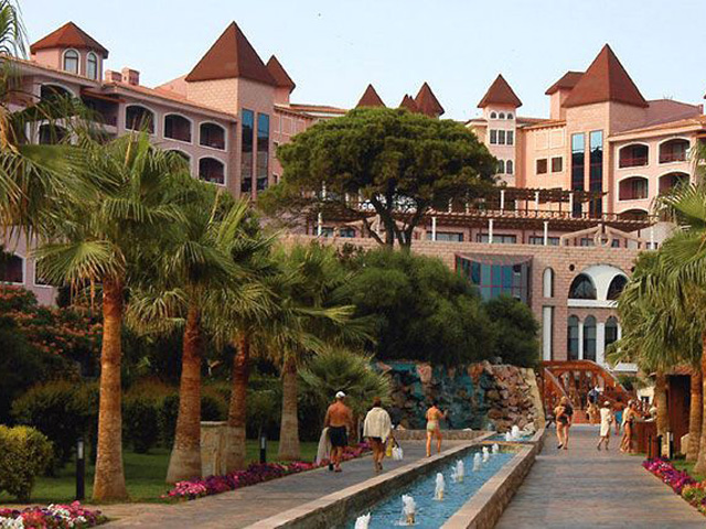 Руководство пятизвездочного отеля Sirene Belek Golf&Wellness в турецком Белеке объяснило, почему выселило российскую туристку Наталью Федулину