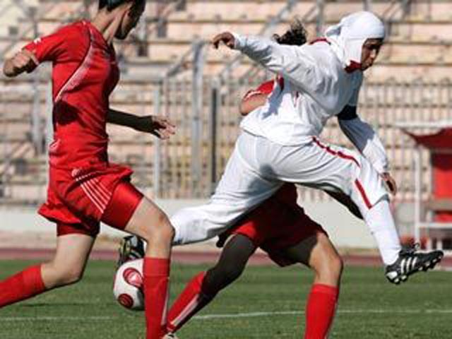 Французские чиновники не разрешат футболисткам носить хиджаб во время матчей 