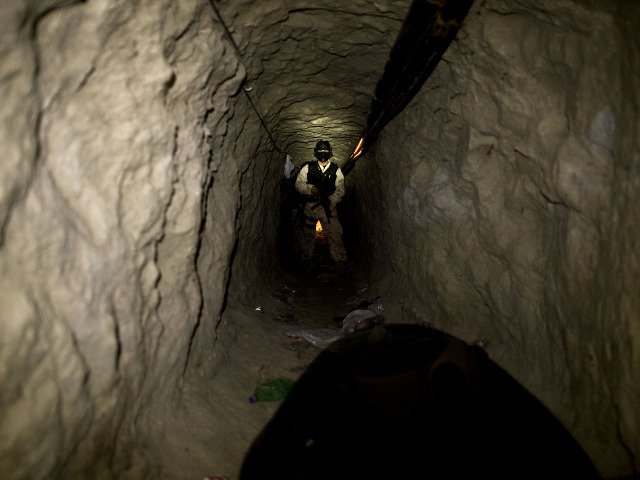 Мексиканские военные обнаружили очередной подземный туннель на границе с США, который наркомафия использовала для переправки наркотиков на американскую территорию