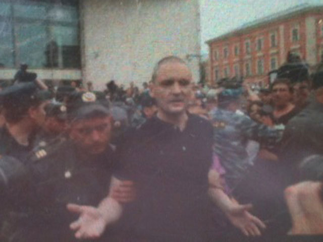 Двоих журналистов, задержанных в Петербурге в воскресенье вместе с оппозиционерами, отпустили из отдела полиции