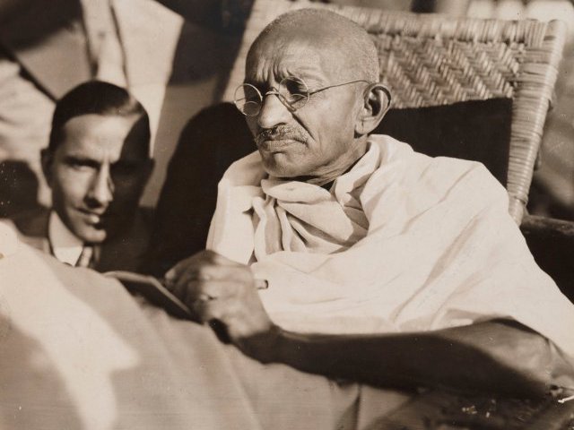Правительство Индии выкупило у британского аукционного дома Sotheby's архив одного из идеологов борьбы за независимость республики, Махатмы Ганди, за 1,1 млн долларов